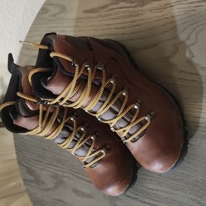 Womens hiking boots Primaloft brown, Size 6